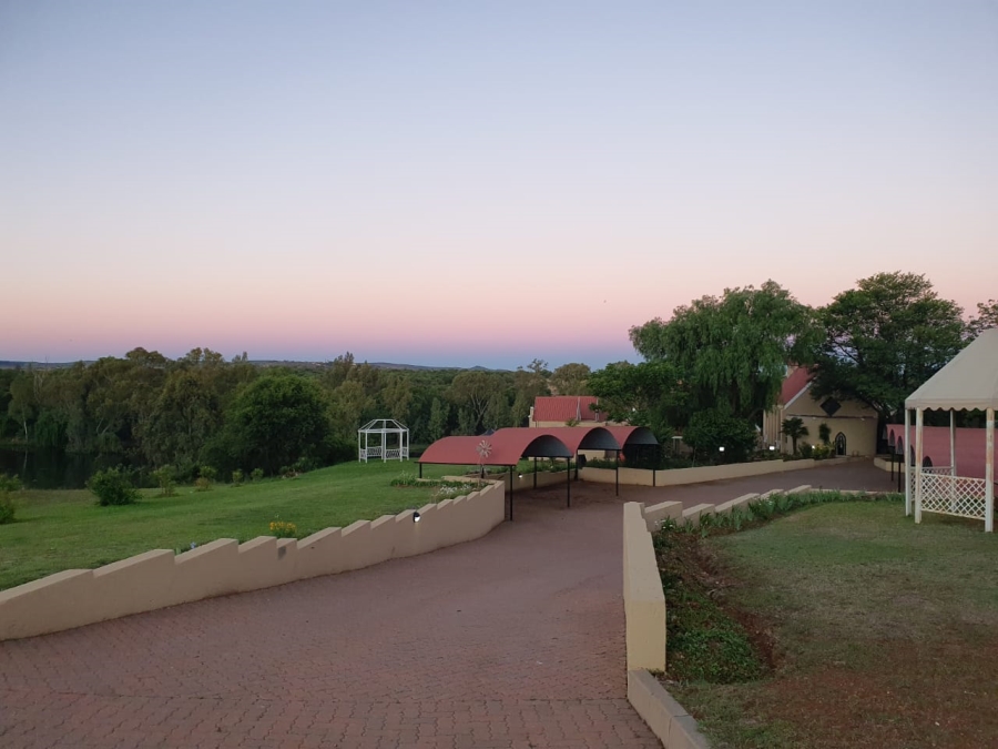 Commercial Property for Sale in Lindequesdrif North West